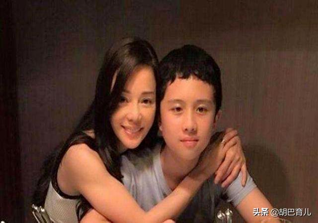#你的育儿经#“我要你和爸爸离婚”,儿子和父亲“争风吃醋”,妈妈悔不当初