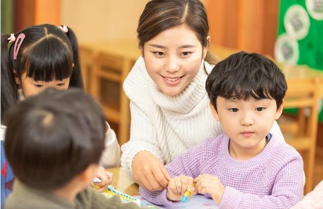 你的育儿经|4岁孩子放学回家，用手抓裤子说不能尿尿，脱下裤子妈妈就炸了
