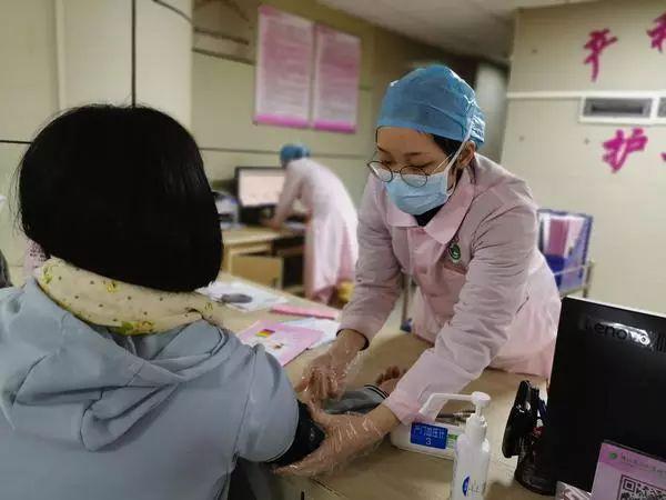 天空的彩虹|孕妈妈们不愿意去产检，除了因为价格，还有这样的原因