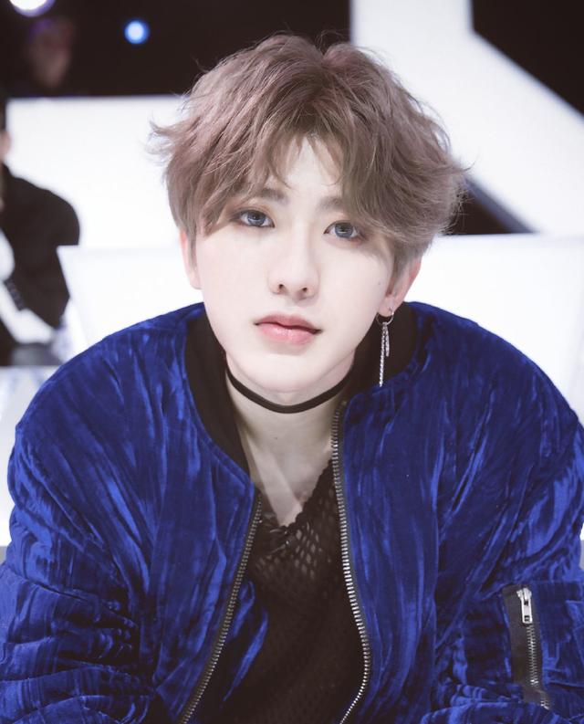 苞米地蒙面侠|蔡徐坤能走红不是没有道理的,还在染绿发的黄子韬真应该学学