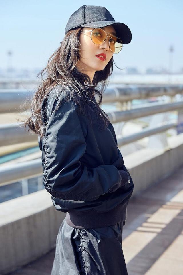 能驾驭烈焰红唇，也能素颜以对，王鸥的时尚感告诉你为何她是品牌的宠儿|影视交流地