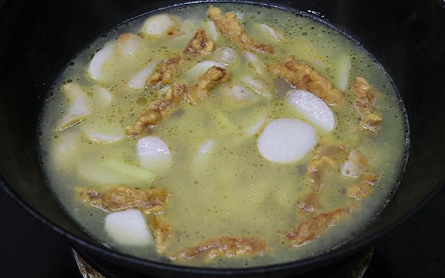 喜欢吃芋头的要收藏，加上酥肉一起炖，软糯鲜香，出锅汤汁都喝光