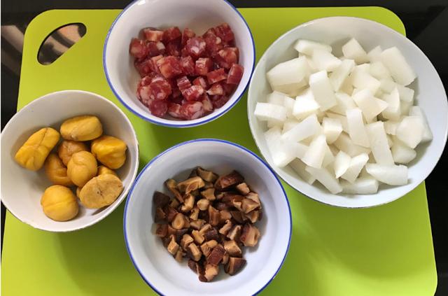 学会这懒人焖饭，喜欢的配菜自己放，菜饭一锅出