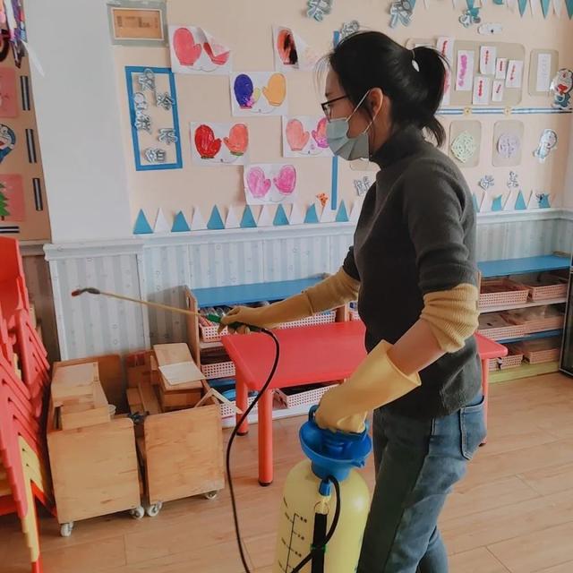#你的育儿经#严格防控 筑牢病毒隔断屏障—县同和幼儿园全力做好疫情防控开学前消毒工作