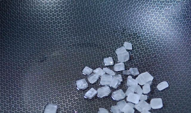 这才是卤牛肉的正确做法，牛肉色泽鲜亮不柴不腥，家里人都爱吃