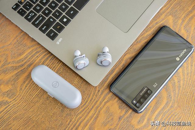 高品质真无线耳机上手，来自音频大厂的铁三角CKR7TW