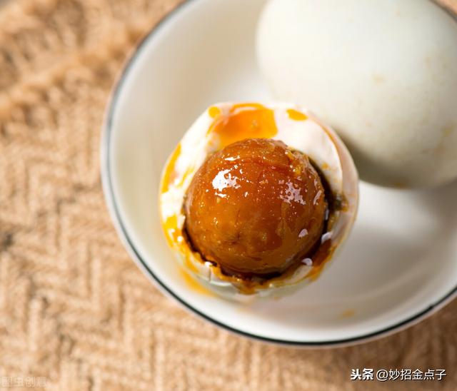 咸蛋这样子腌制，个个流油起砂，只需要注意4点关键步骤，超实用
