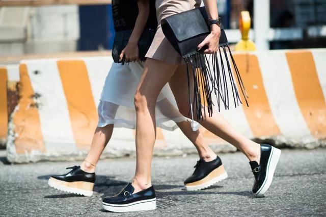 时尚探究社今夏穿裙子千万别配这四双鞋，简直丑哭啦