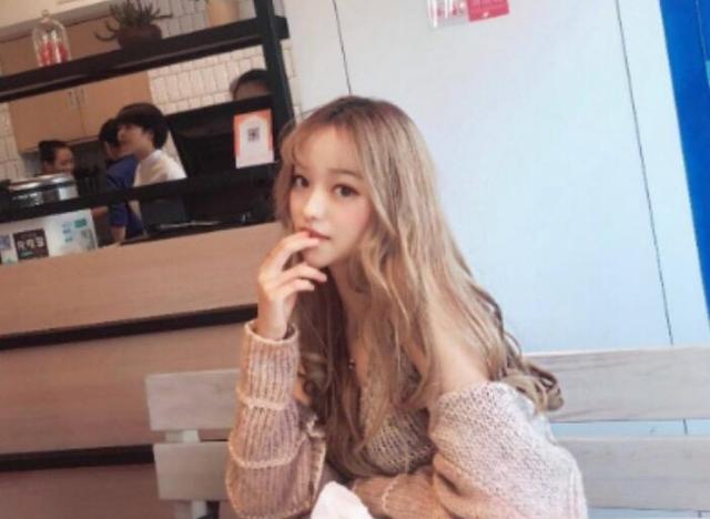 千万网红直播美颜太夸张，手机变成五边形，被无数网友吐槽