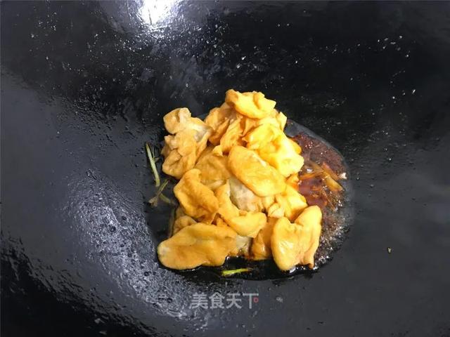 干饭人超爱的油面筋做法！软嫩有韧劲，咬一口就会爆汁！超下饭