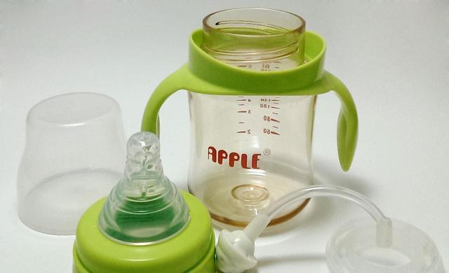 [超级宝妈]孩子周岁生日，娘家送来一车礼物，转眼宝妈就让宝爸打包丢垃圾桶