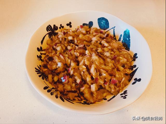 酵母发面做包子馒头太慢？教你2招，10分钟发满盆，冬夏都好使