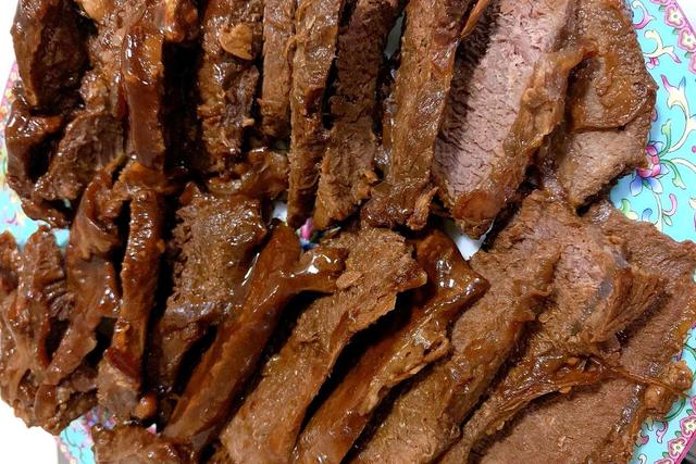 20年秘制酱牛肉配方，其实诀窍很简单，酱香浓郁，怎么切都不散