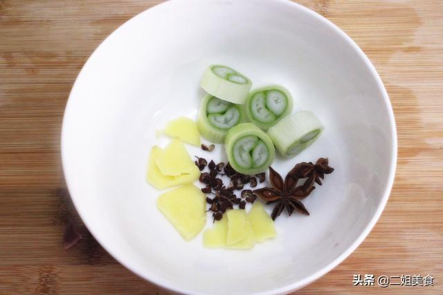 冬至多吃牛肉馅饺子，调料水和打馅不能忽略，教您2招，鲜嫩多汁