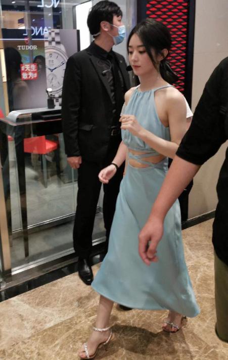 初凉|上帝吻了赵丽颖的脚,却给了她一双“埃及脚”,穿高跟鞋太真实了