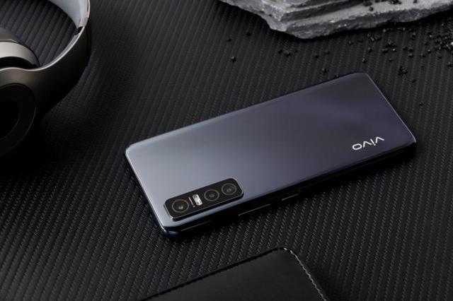vivo再推性价比神机！7.73mm+大内存，仅售1998元