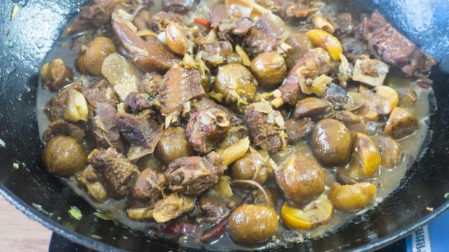 这才是鹅肉最好吃的做法，掌握这个技巧，肉质细腻醇厚，越吃越香