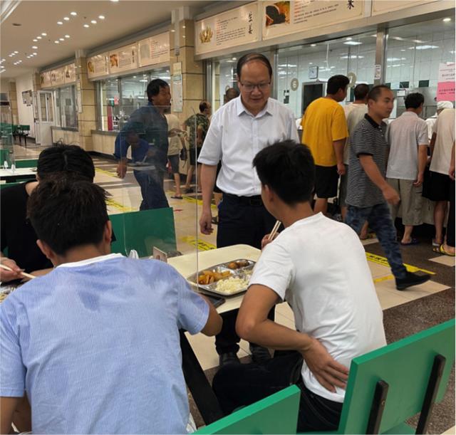 工人|暖心！“烟花”来袭，浙江中医药大学为800余名工人提供紧急安置服务