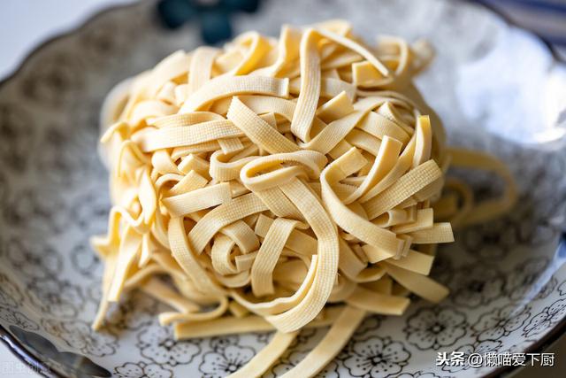 同是豆制品，“腐竹”和“豆皮”有啥区别？口感差很多，别挑错