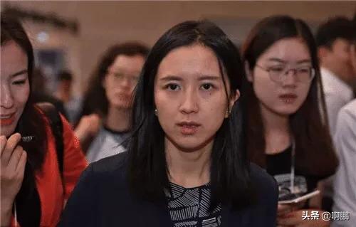 那个将摩拜单车卖给美团，套现27亿的女记者，如今在干什么？