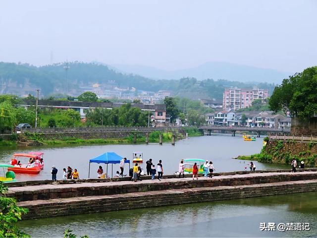 宁波鄞江镇它山堰,曾与都江堰齐名,风景秀丽,现在成了