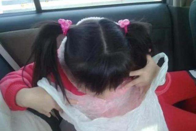 超级宝妈▲宝宝坐车会晕车怎么办？家长做好5件事能有效缓解，建议收藏备用