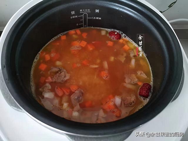 羊肉焖饭，简单又味美，焖一焖上桌，一锅搞定午餐