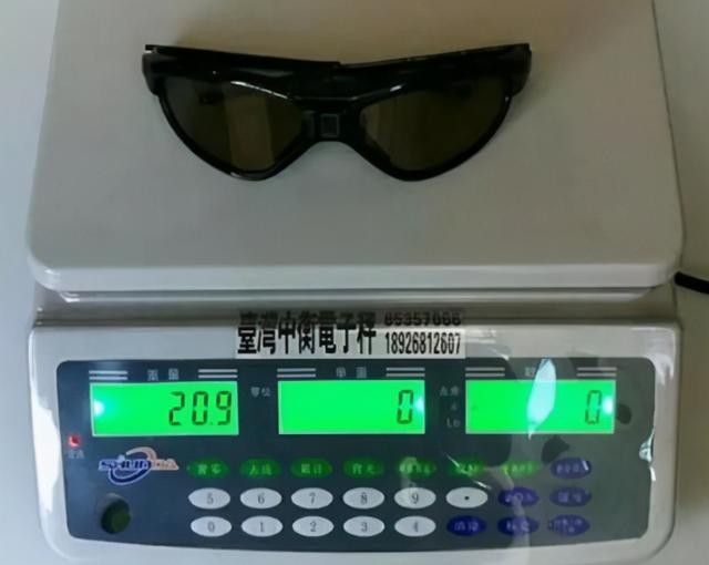 耗时15年研发的“夜视镜”！老司机必备，能瞬间改变光源强度