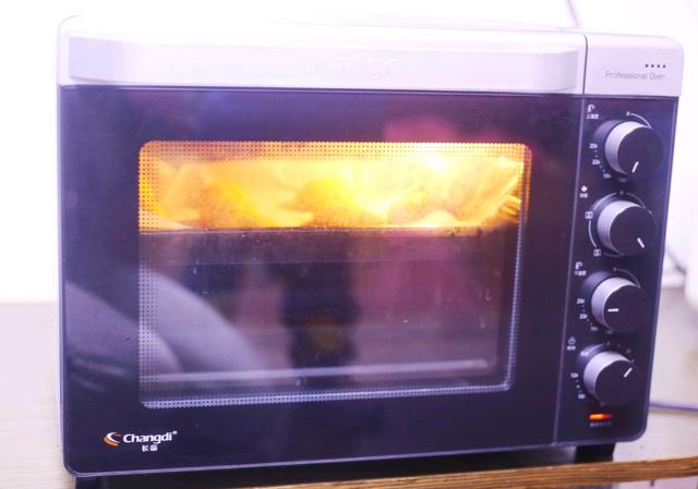 冬天就馋这零食，半个南瓜，1碗燕麦就能做，香甜酥脆太好吃了