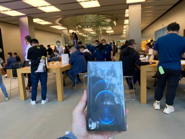 iPhone12里居然是高通老款的基带？谁给它的勇气卖这么贵