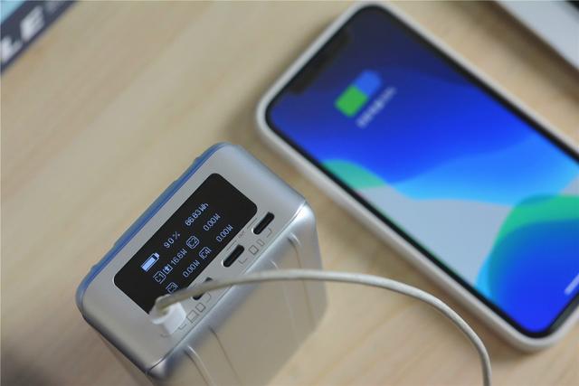 国产充电宝评测：26800毫安，100W功率，能上飞机吗？