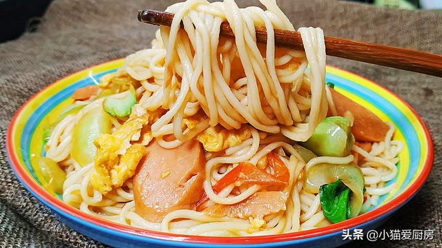 家常炒面这么做好吃，制作简单，不坨不粘，爽滑劲道，一碗不够