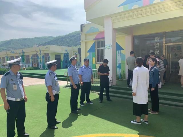 超级宝妈|【幼儿园开学记】富县交警多举措保障我县幼儿交通安全