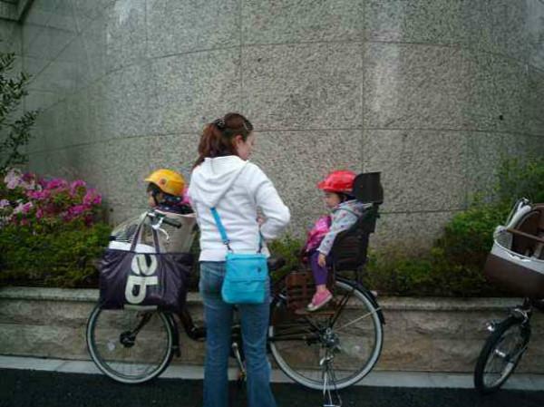 甜甜妈妈|一个妈带两个娃是啥体验?一组图让你明白什么叫“丧偶式育儿”