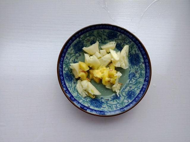 虾仁西芹，炒这种清淡菜的时候，牢记3点，做出来颜色鲜艳还鲜美