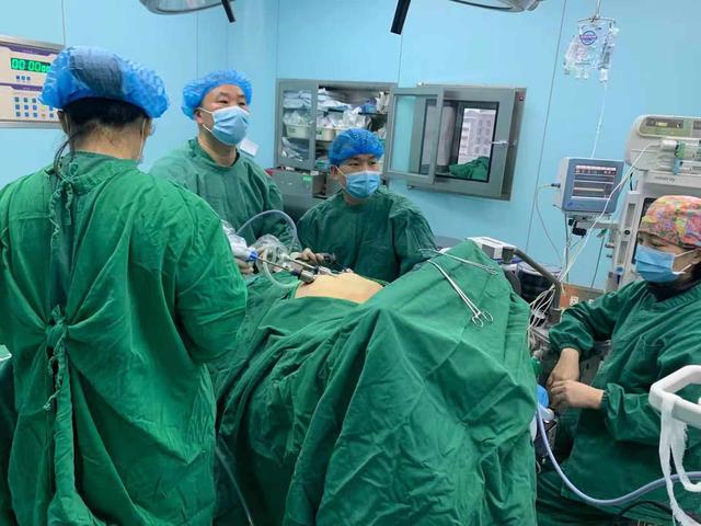 渠县人民医院成功开展“腔镜下甲状腺肿瘤切除术”