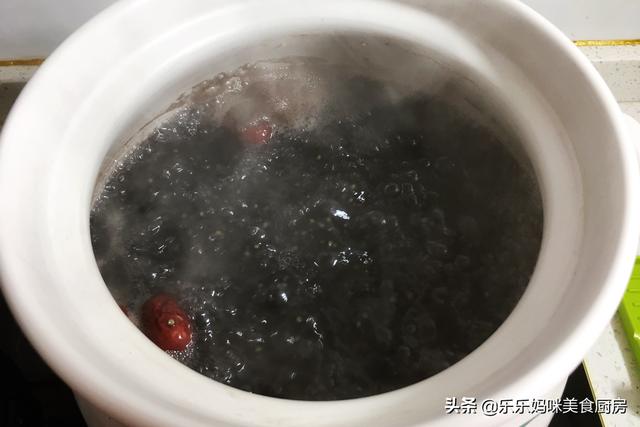 小寒后，常用黑米等4种食材煮粥喝，简单营养，暖身暖胃气色好