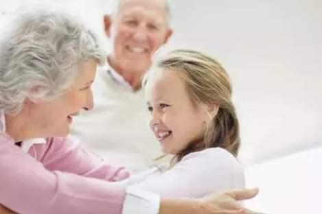 【你的育儿经】孩子让父母照顾，是否要给＂报酬＂？专家的话很有道理