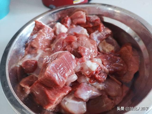 孩子最爱的牛肉丸，花32元买的牛肉，就能做一盘牛肉丸，附做法