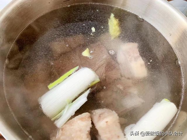 今日小寒煮羊汤，调料怎么放是关键，学会了，汤白味鲜膻味轻