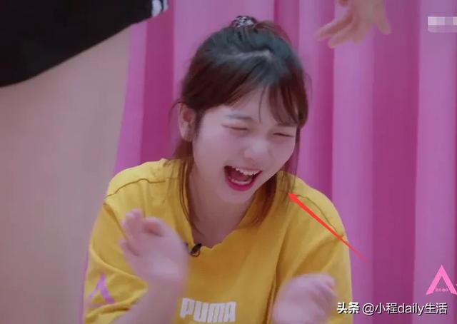 肆无忌惮的美|张艺凡给陈卓璇正骨，当镜头拍到围观学员的脸，笑得不要太开心