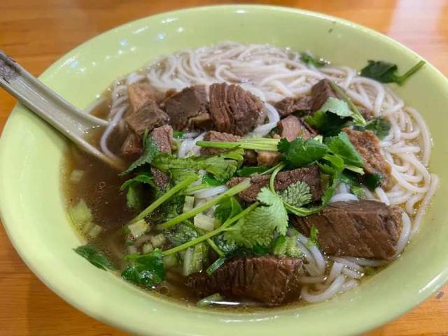 店里|中山北路这家潮州牛肉馆，创造了24年等位神话！真90年代的“杭州初代网红”