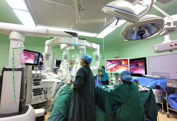手术|吉林省首个！吉林大学中日联谊医院达芬奇机器人数字化手术室正式投入使用