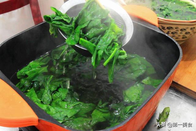 『吃天下』孩子的辅食别乱买！菠菜晾干打粉自己做，安全营养无添加