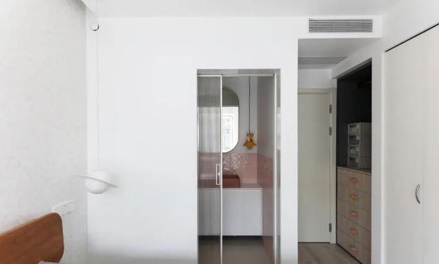 难怪“刷大白”又火了，学她家这样搭配，透着骨子里的高级感！