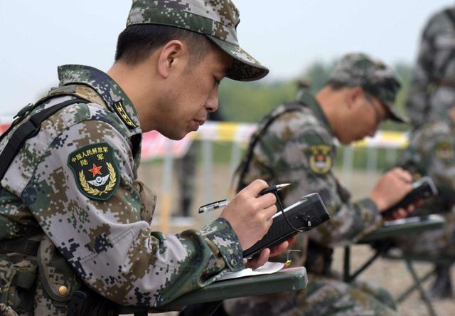 “红色驾照”什么来头？交警见了直接放行，一般人见了都要让道