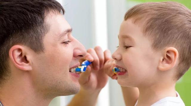 刷牙|8 个牙齿护理的常见错误，改了能帮你省很多钱