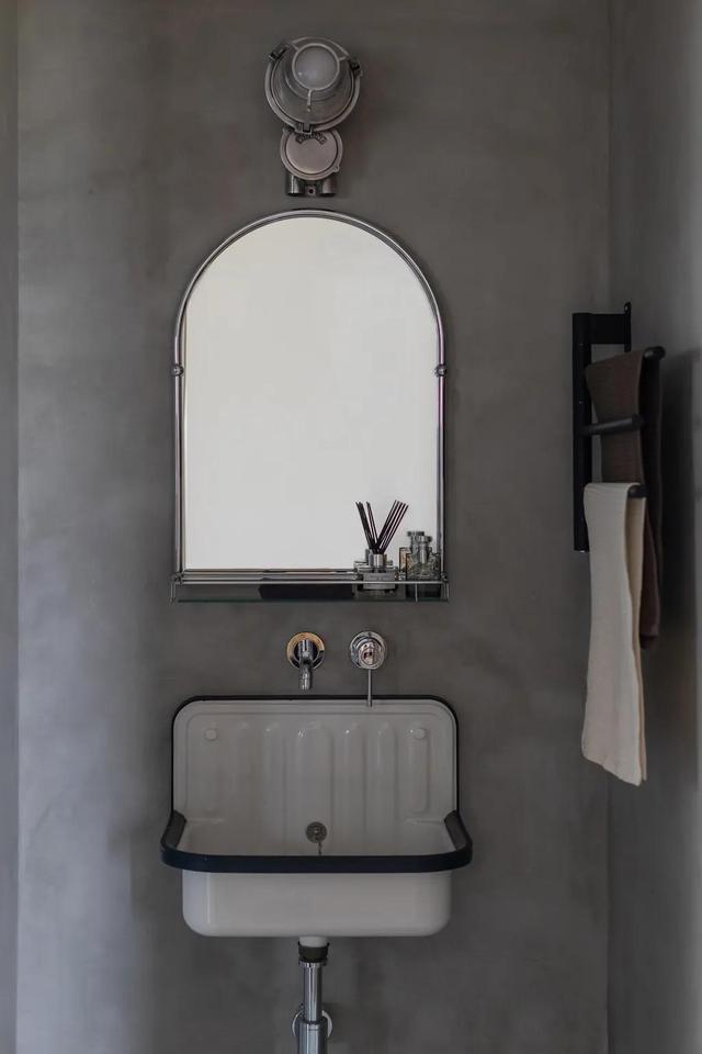 难怪入墙设计广受小户型喜欢，门入墙省空间、水龙头入墙高级