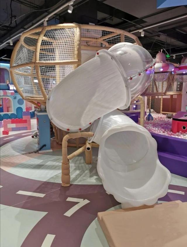 不知道怎么陪孩子玩？赶紧带着宝贝来漫奈斯成长乐园吧