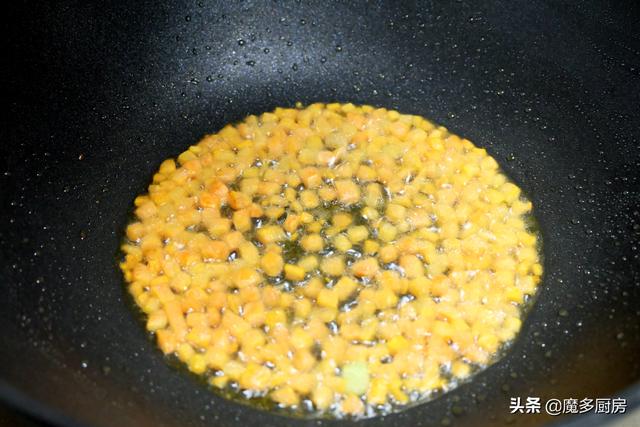 自己做的菠萝饭好吃又实惠，果香浓郁口感丰富，每一口都是享受